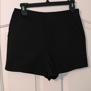 Dainty hooligan shorts